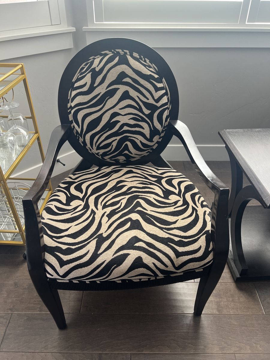 Accent chairs