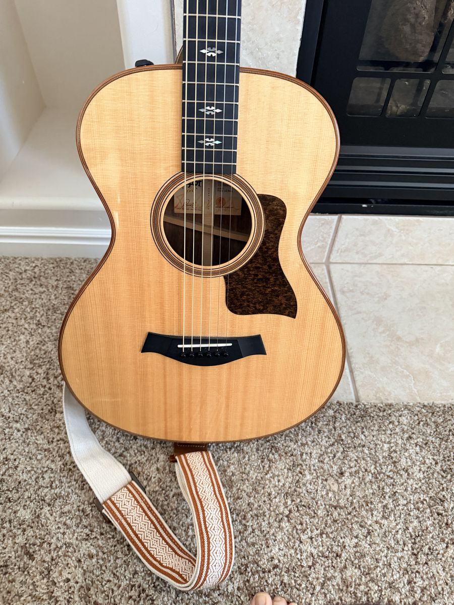 Taylor 712e Acoustic Guitar