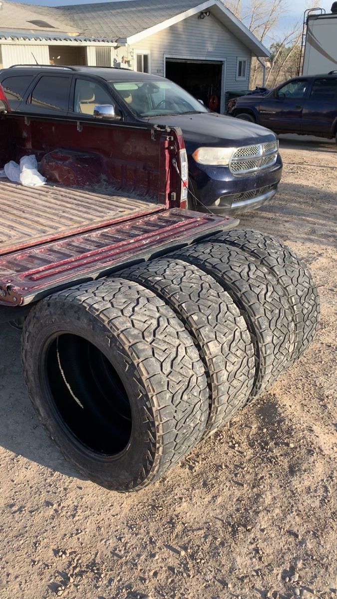37x13.50r22 Nittos Good tread