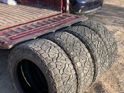 37x13.50r22 Nittos Good tread