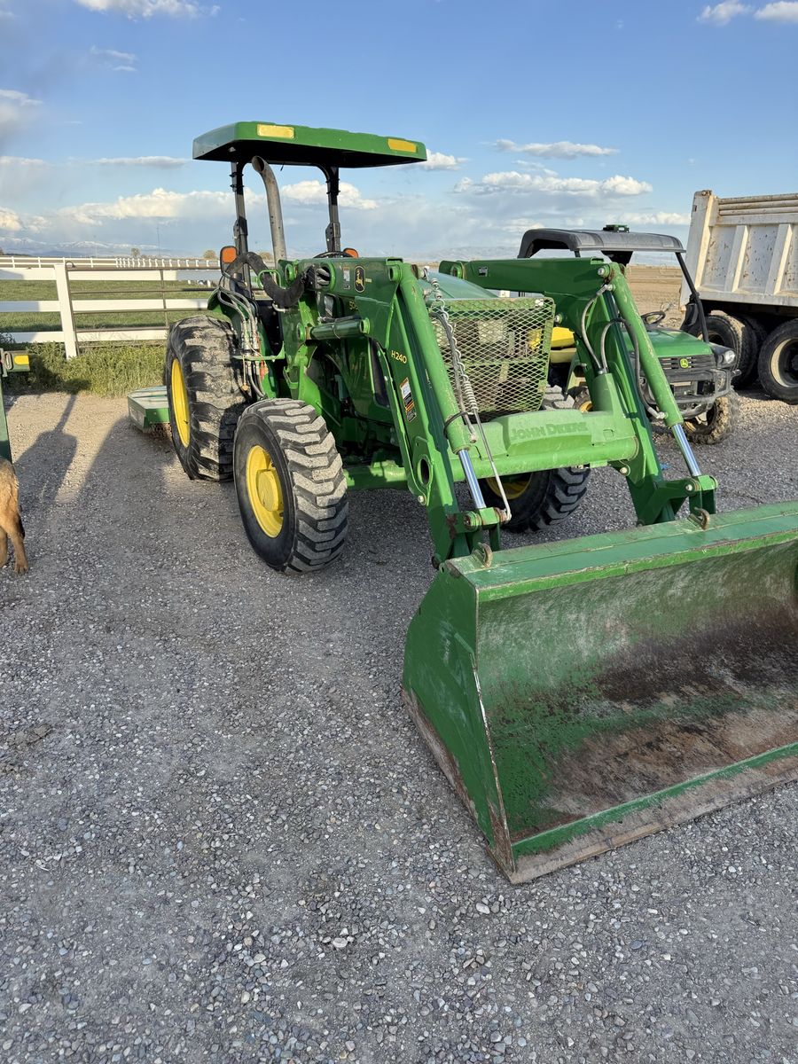 John Deere 5065e