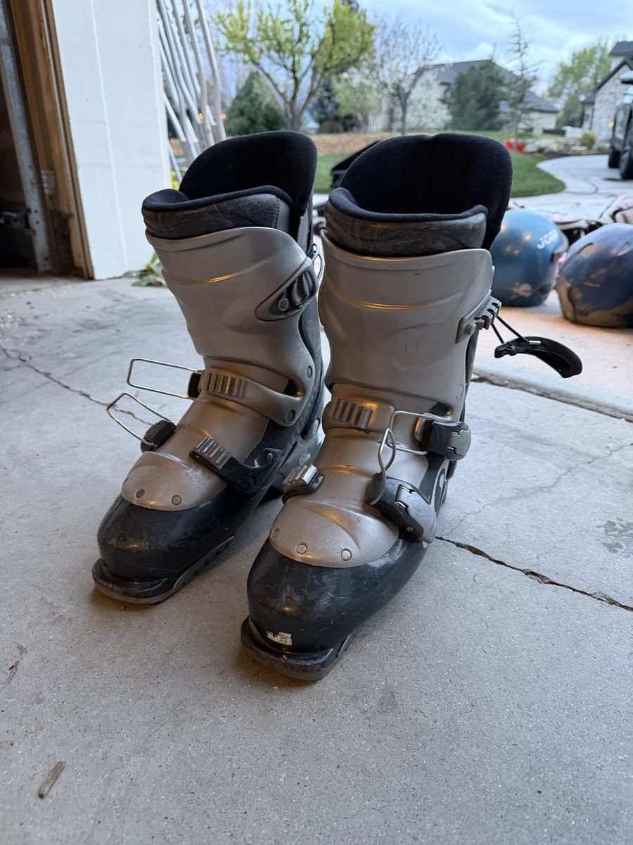 Salomon Ski Boots Size 27 (Men’s ~9–10) – Fair Condition