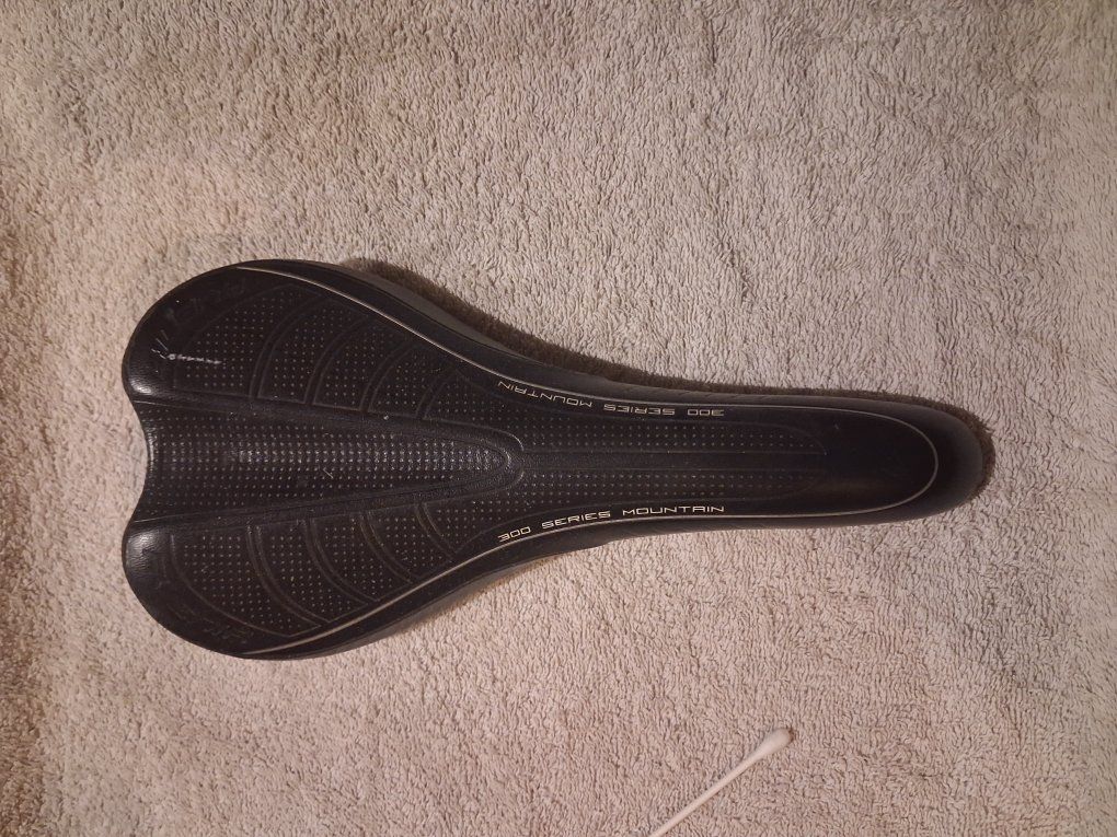 Avenir 300 Series Mountain Bike Saddle