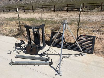 Fifth Wheel Hitch And Accessories