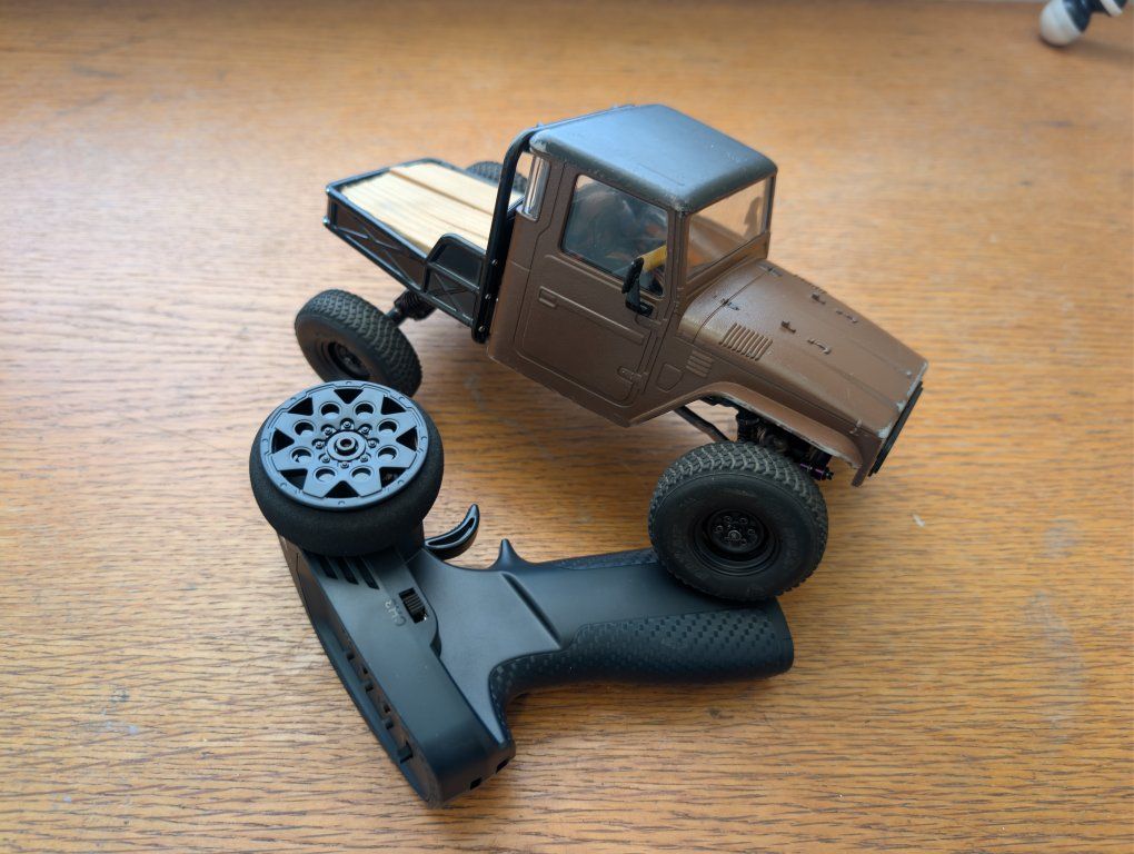 Custom Axial SCX24 Micro Crawler - Carbon Fiber Injora Chassis, Links
