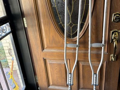 Medline Crutches (250 pound max)