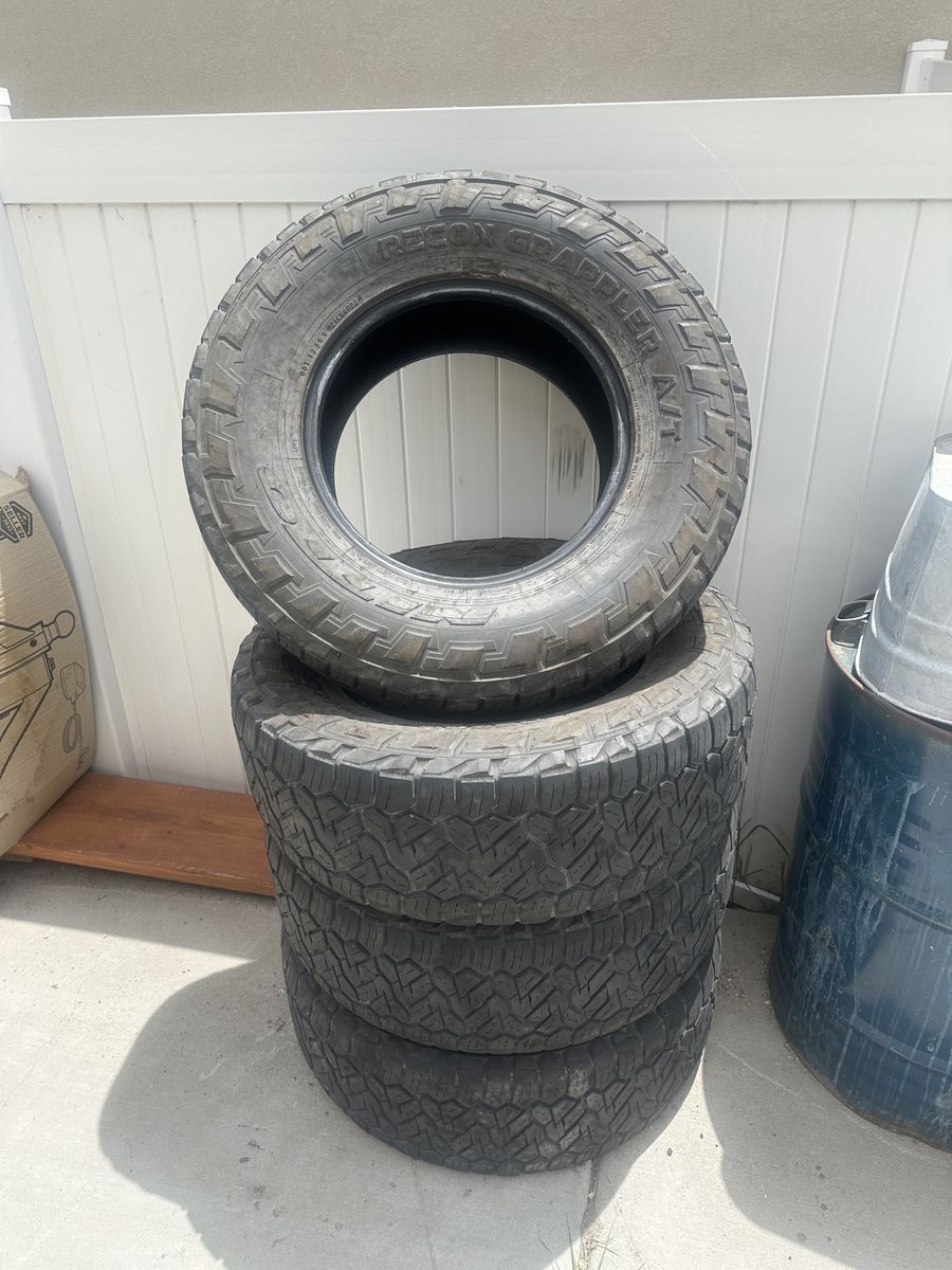 285/70R17 nitto tires