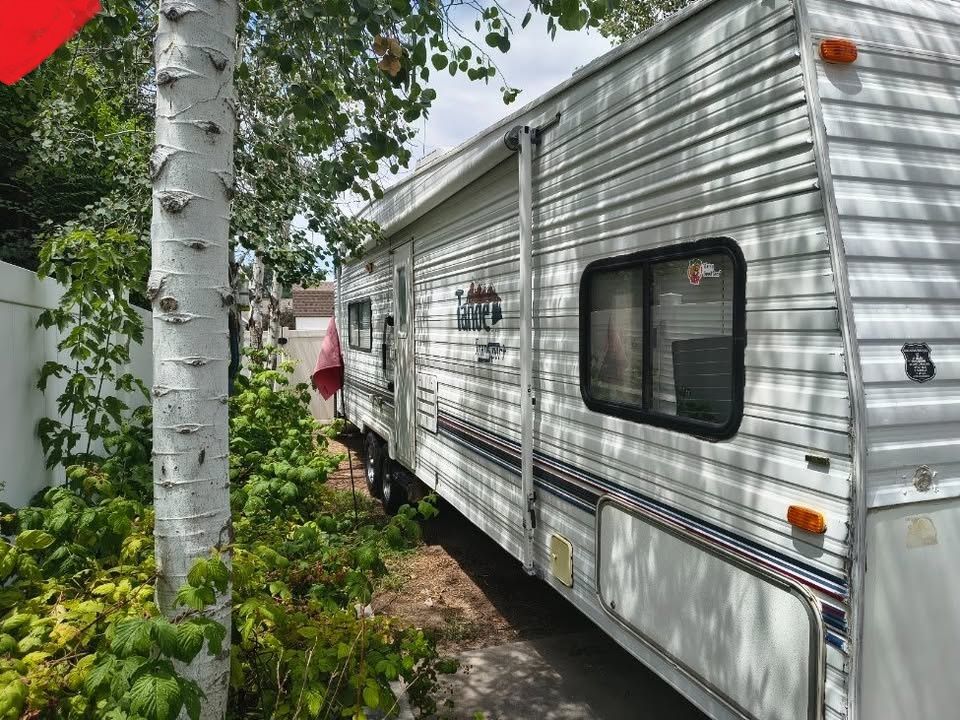 31 ft TOY HAULER BUMPER PULL