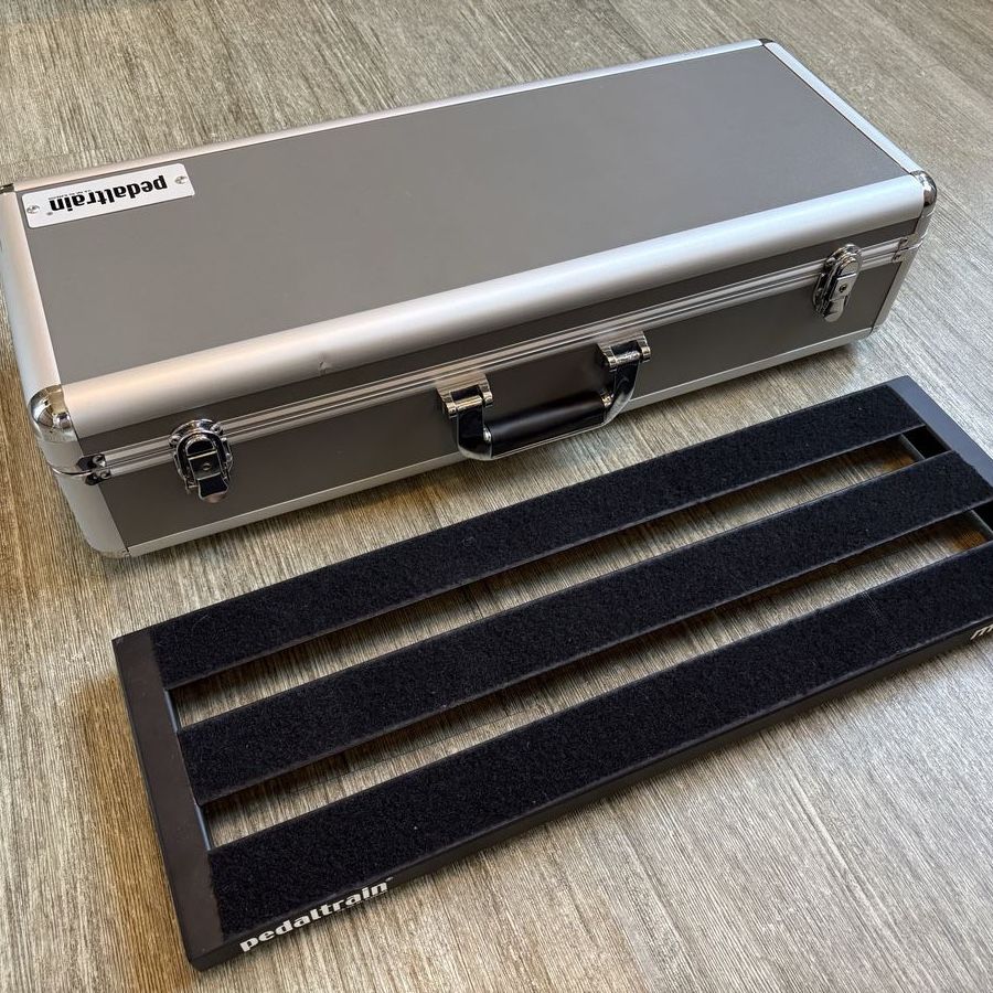 Pedaltrain Metro 24 Hardcase guitar pedal board