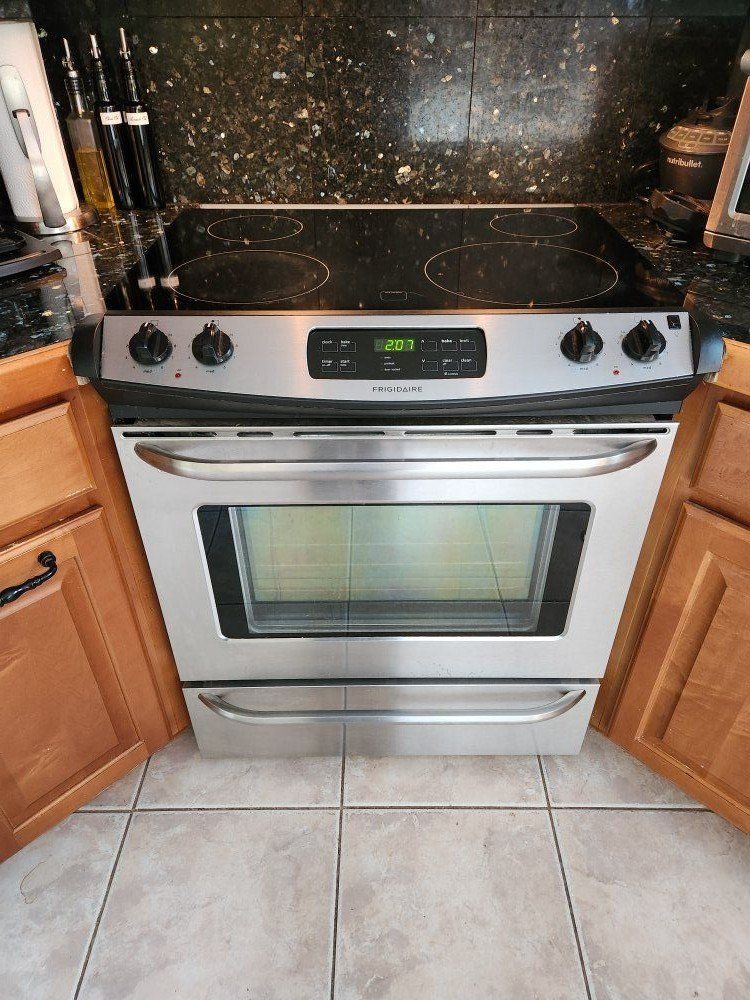 Frigidaire Stainless Glass Top Range Electric