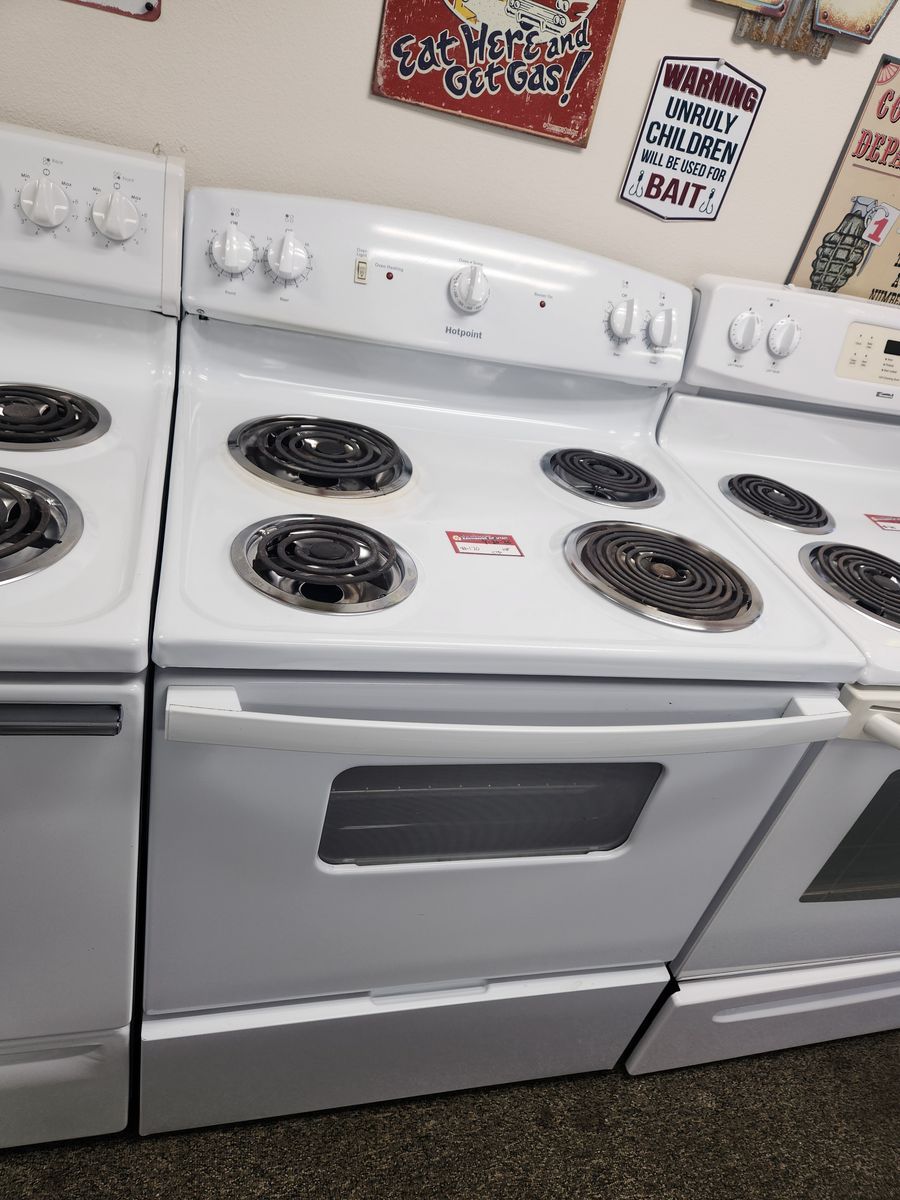 HUGE SAVINGS! NICE HOTPOINT WHITE COIL TOP RANGE!