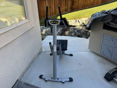 Abdominal workout machine