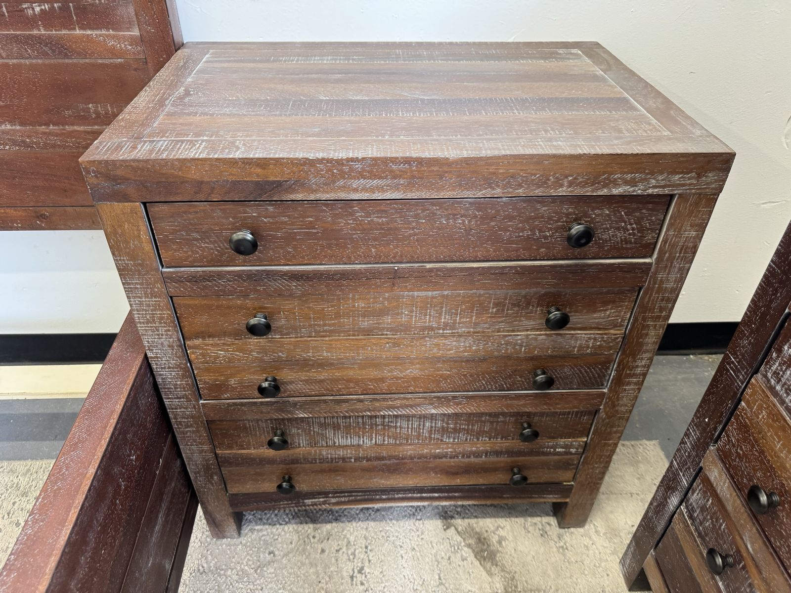 Main image 12