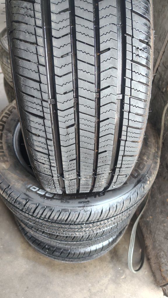 ARIZONA SILVER 215/55R17. SET. 85/100