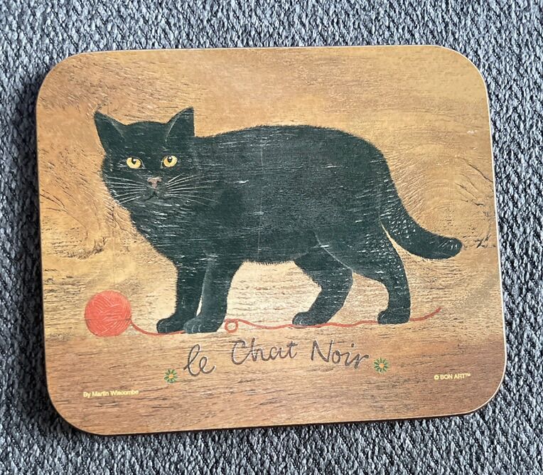 Christmas Heated Cat Bed – Cozy Felt Cave Scratch