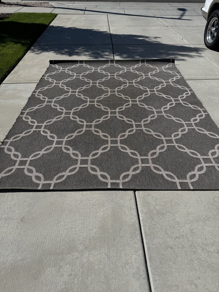 Large Gray and White Geometric Pattern Area Rug used outdoors 7’9” x 10’