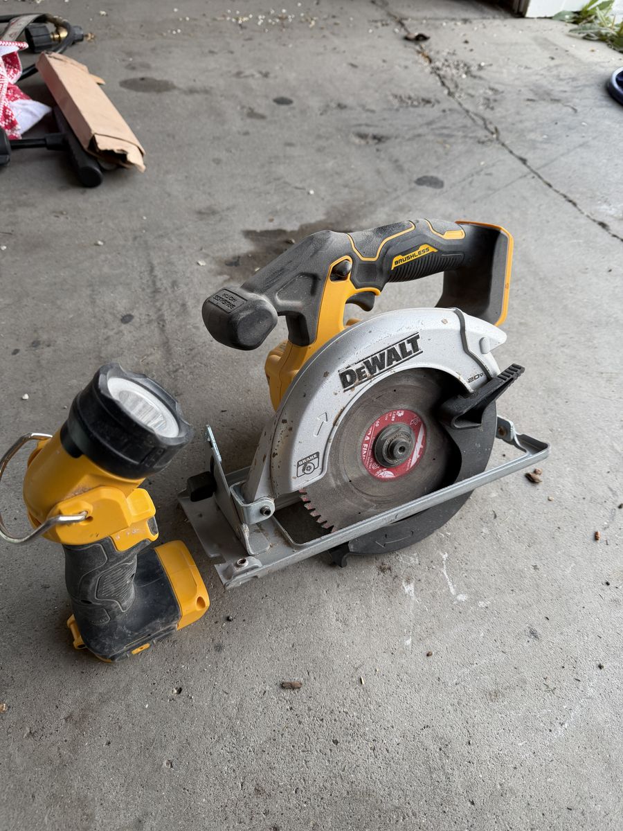 DeWalt 20V Brushless Circular Saw + LED Work Light (Tool Only)