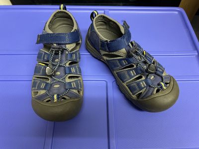 Big Boys size 3 Newport H2 Keen sandals