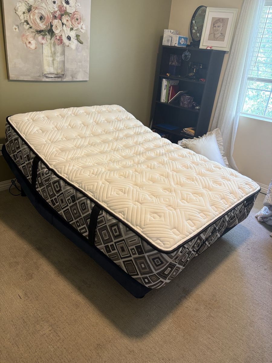 Excellent condition Full size bed with adjustable frame