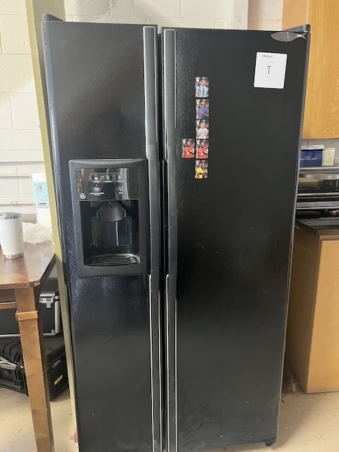 Side by Side refrigerator Black working