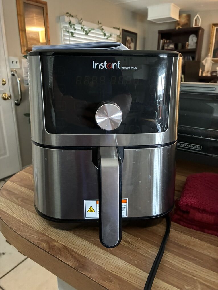 AIR FRYER - 1 Month Minimal Use