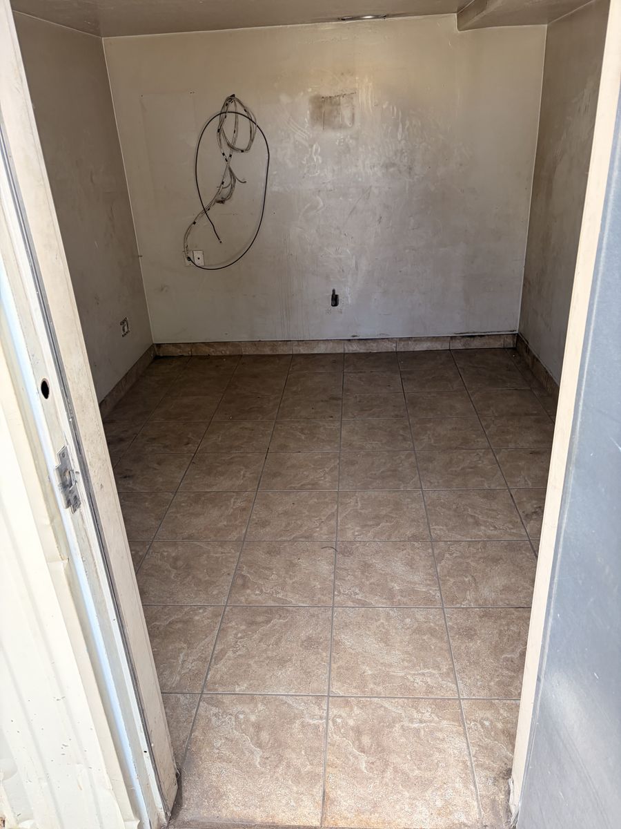 Main image 3