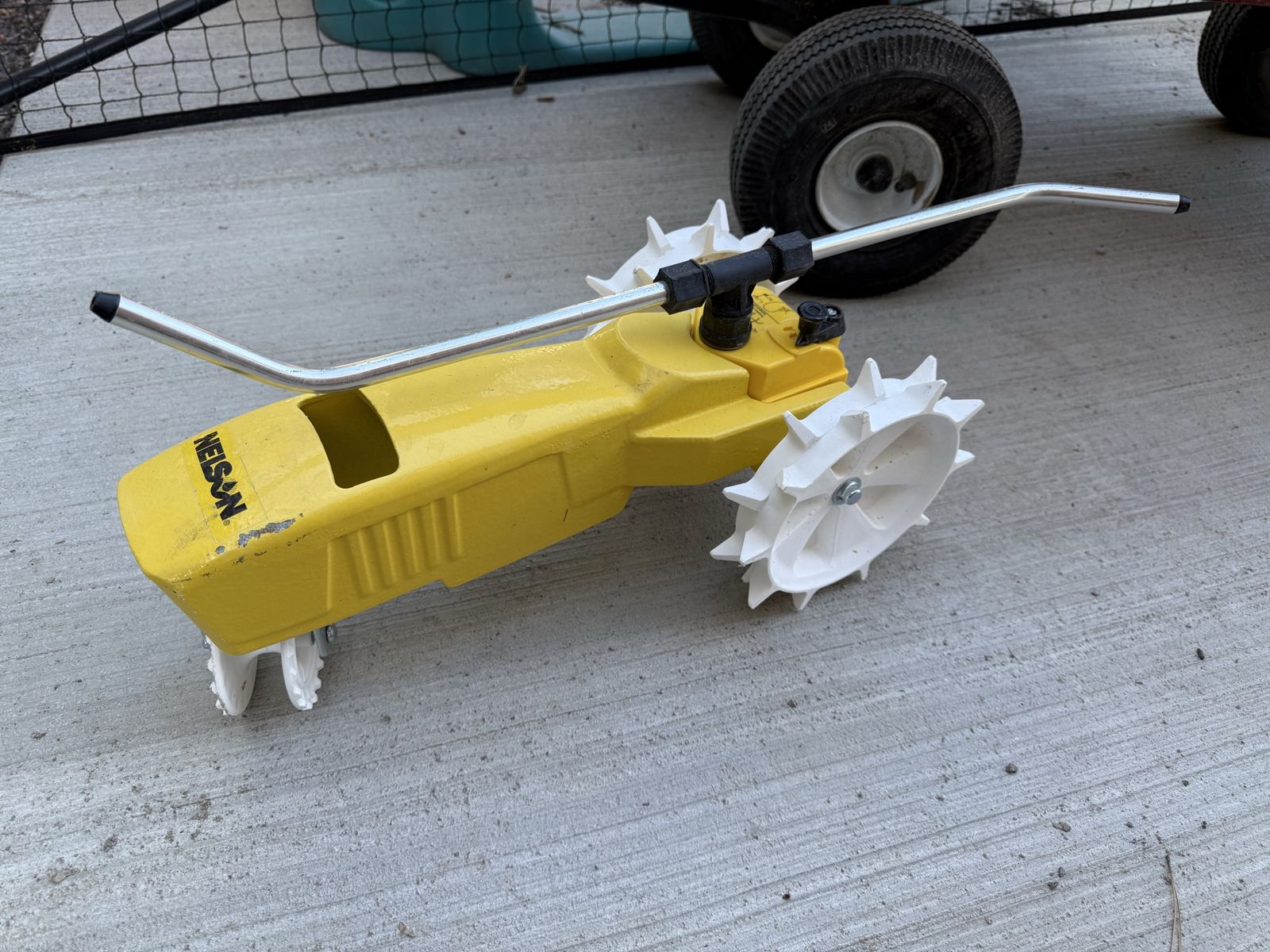 Nelson Traveling Lawn Sprinkler Yellow and White Used