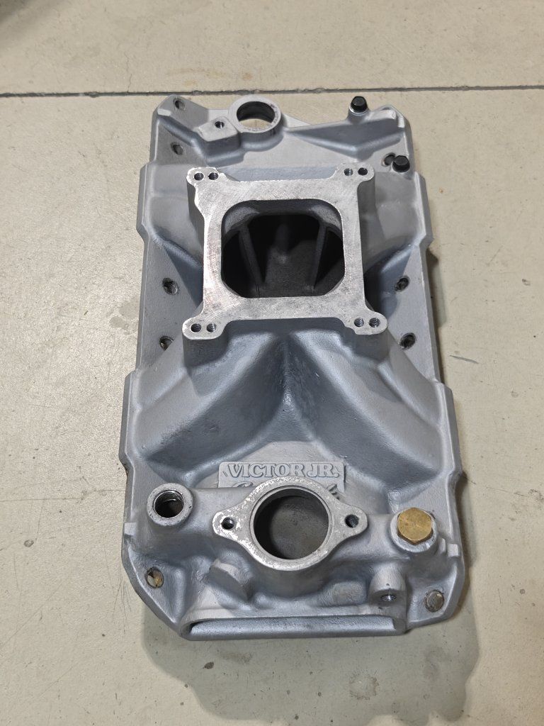 Edelbrock Victor Jr. 2975 Aluminum Intake Manifold for Small Block Chevy