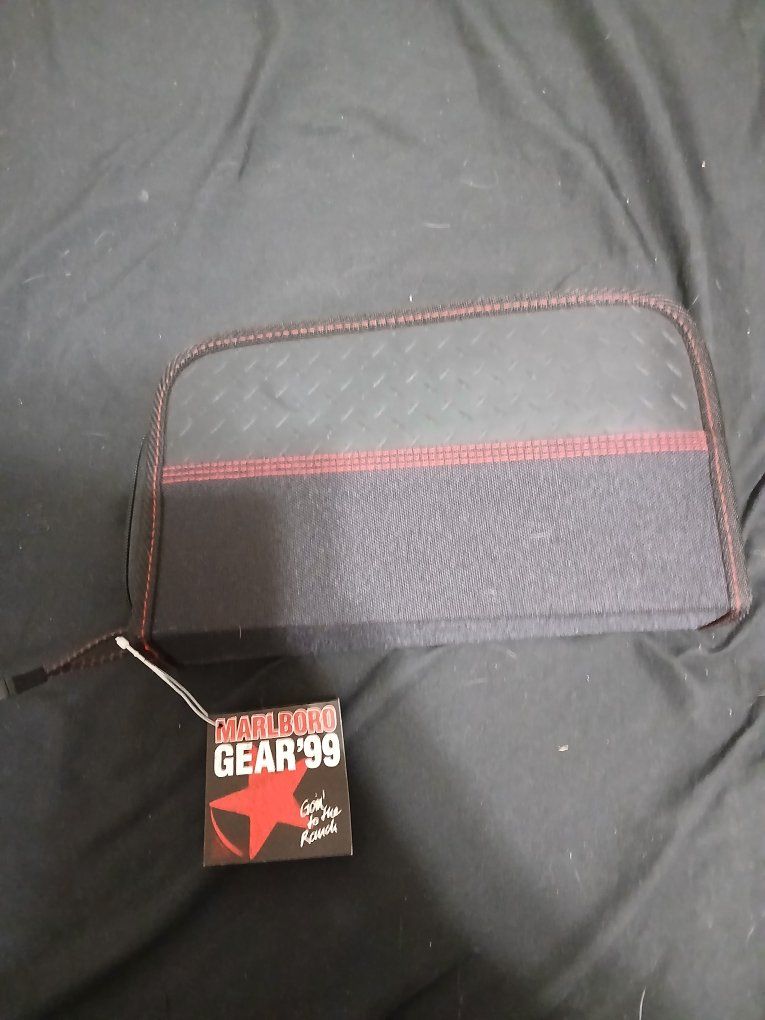 Vintage Marlboro Gear '99 Poker Set - Complete with Case, Cards & Chips