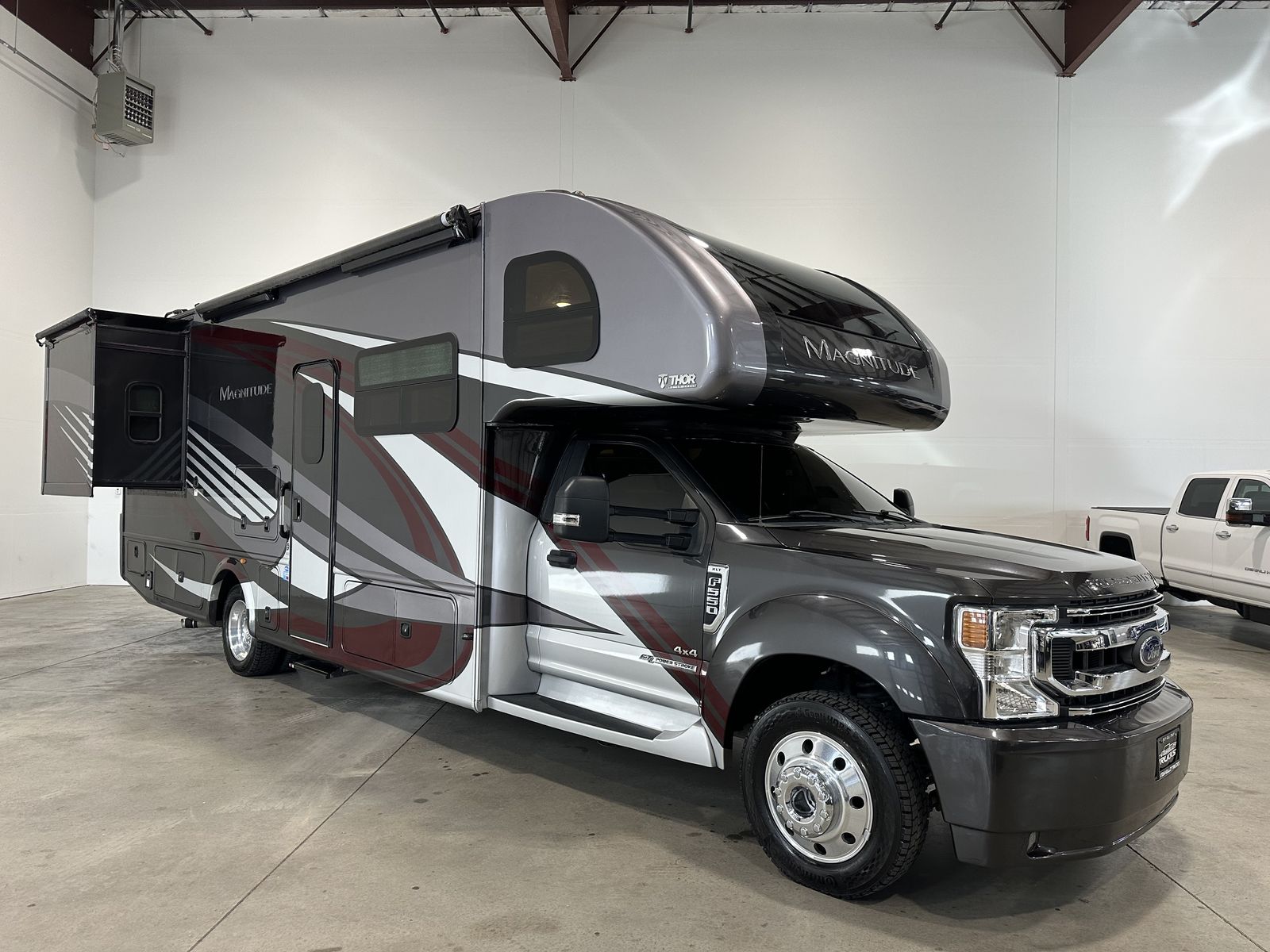 2020 THOR MAGNITUDE XG32 6.7L POWERSTROKE 4X4