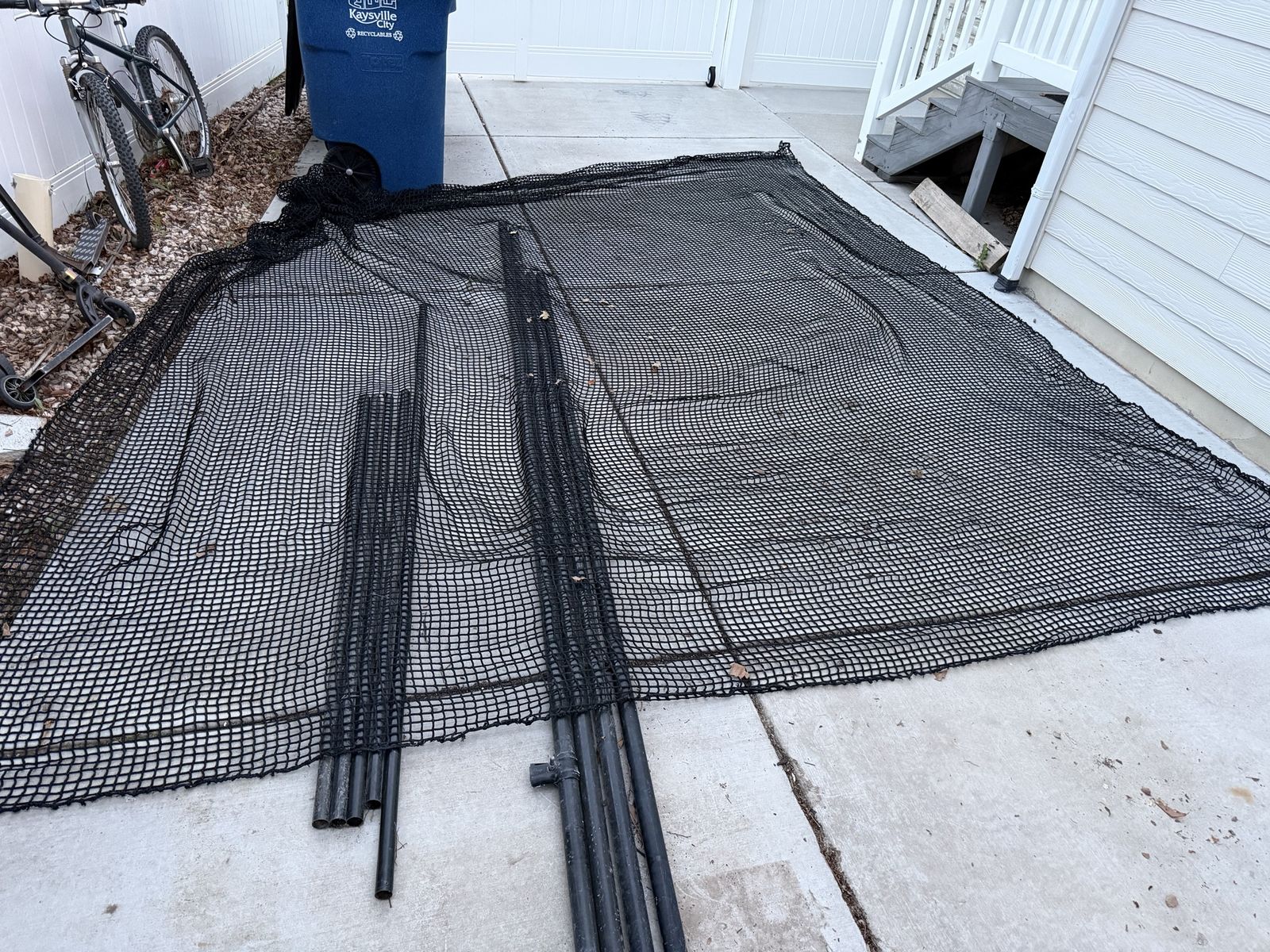 Sports / Golf Net 13’ x 13’ with poles