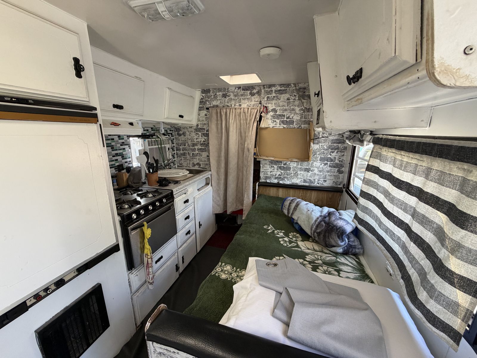 Main image 18