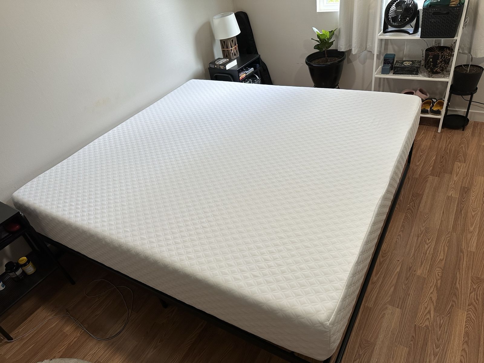 King Sized Memory Foam Mattress - Pristine Condition
