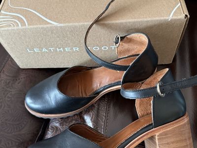 Women’s Patina brand heeled Mary Jane black shoes 8.5