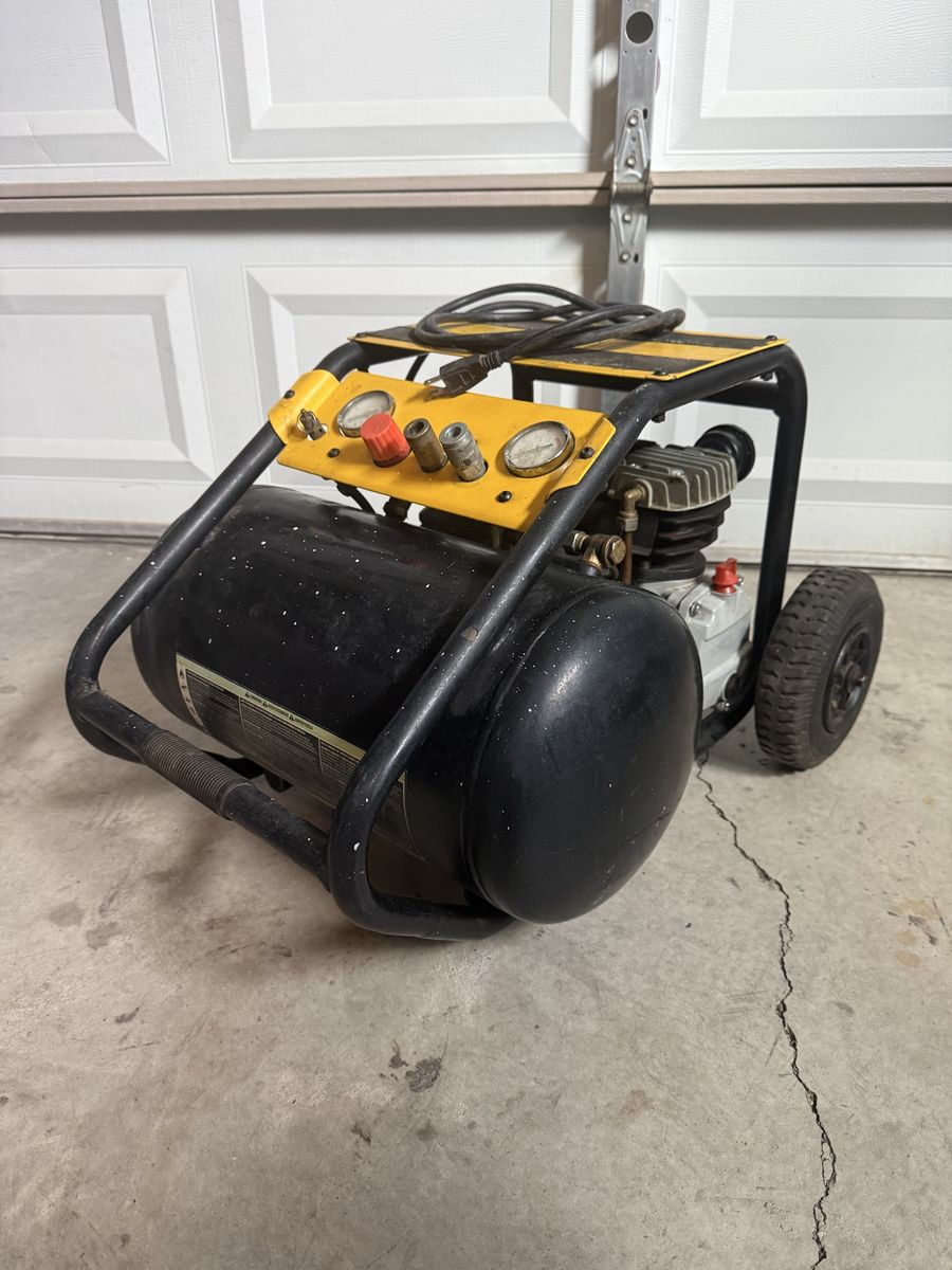 Trades Pro 6-gallon Air Compressor