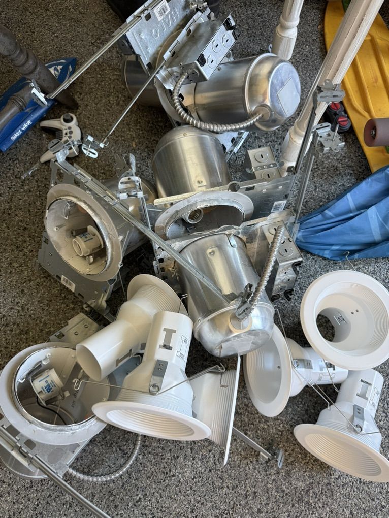 6 Free White Can Lights