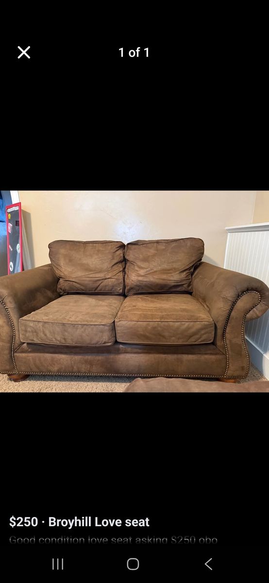 Broyhill love seat