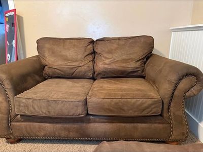 Broyhill love seat