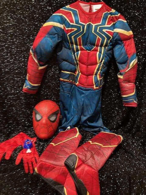 Deluxe SPIDERMAN Costume includes hard mold mask and gloves w/SOUND    $30