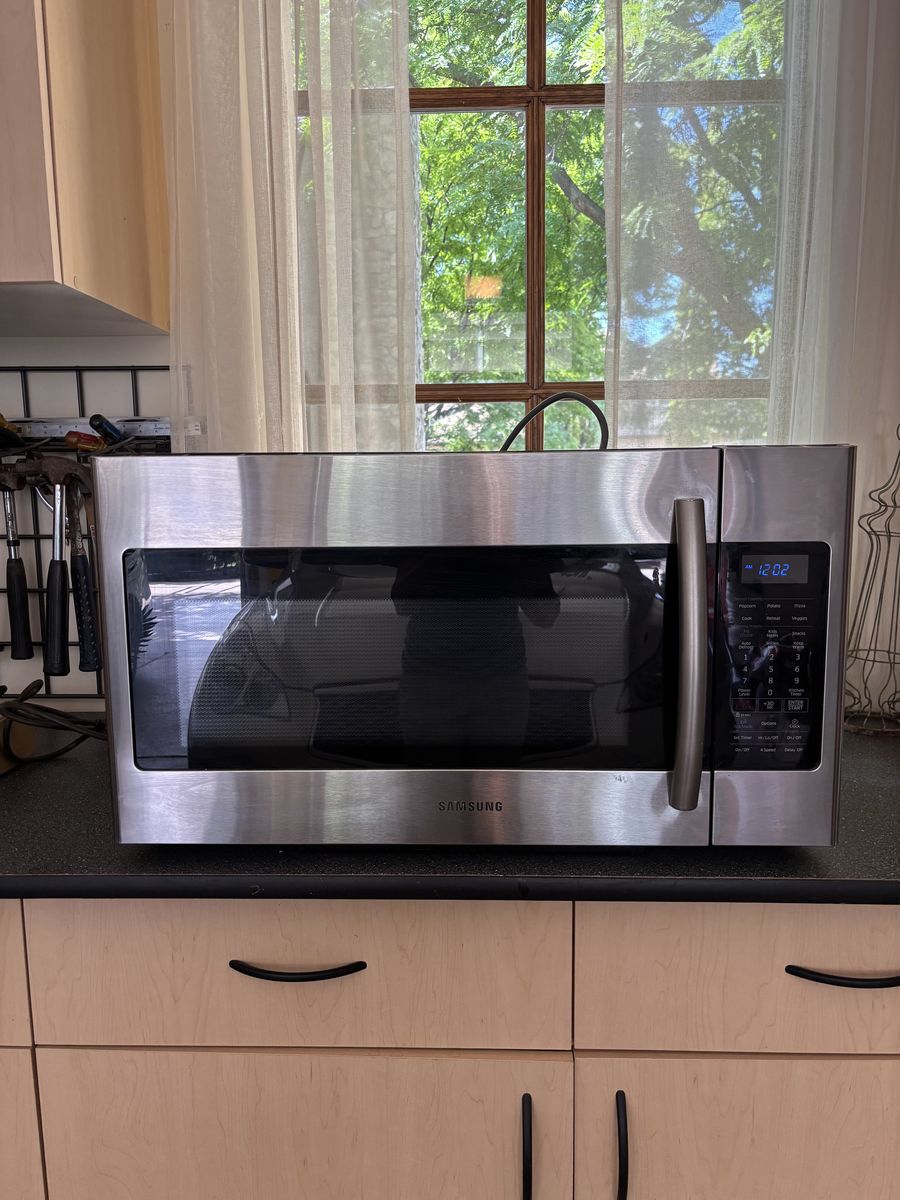 Samsung 1.8 Cu. Ft. Stainless Steel Microwave – Model ME18H704SFS