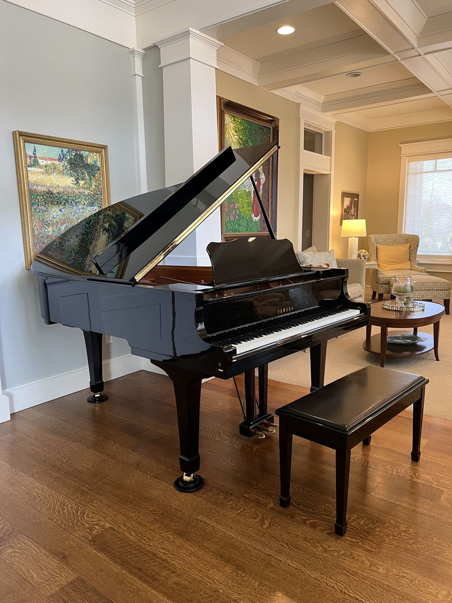 Yamaha C3 Grand Piano (6'1") – Polished Ebony – Excellent Condition