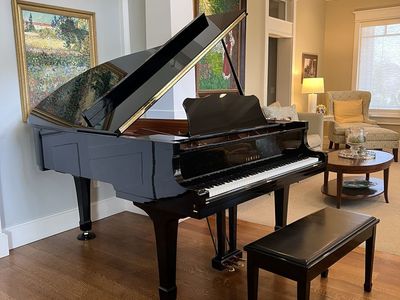 Yamaha C3 Grand Piano (6'1") – Polished Ebony – Excellent Condition