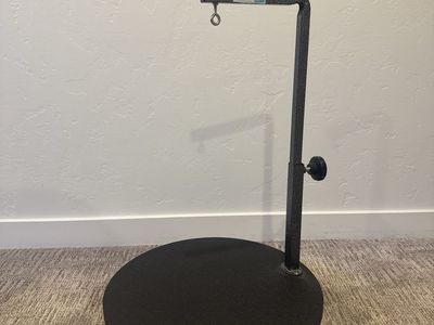 Pet grooming table