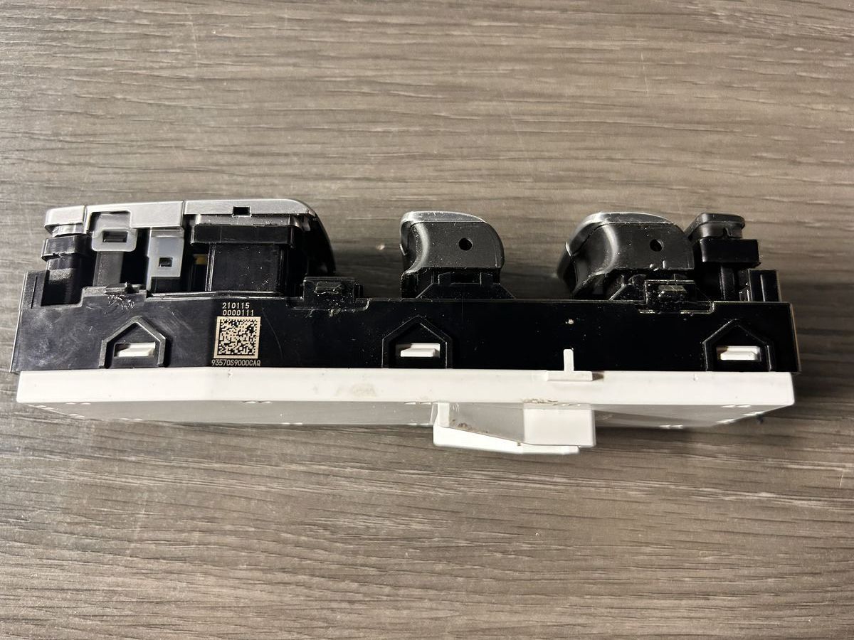 Main image 3
