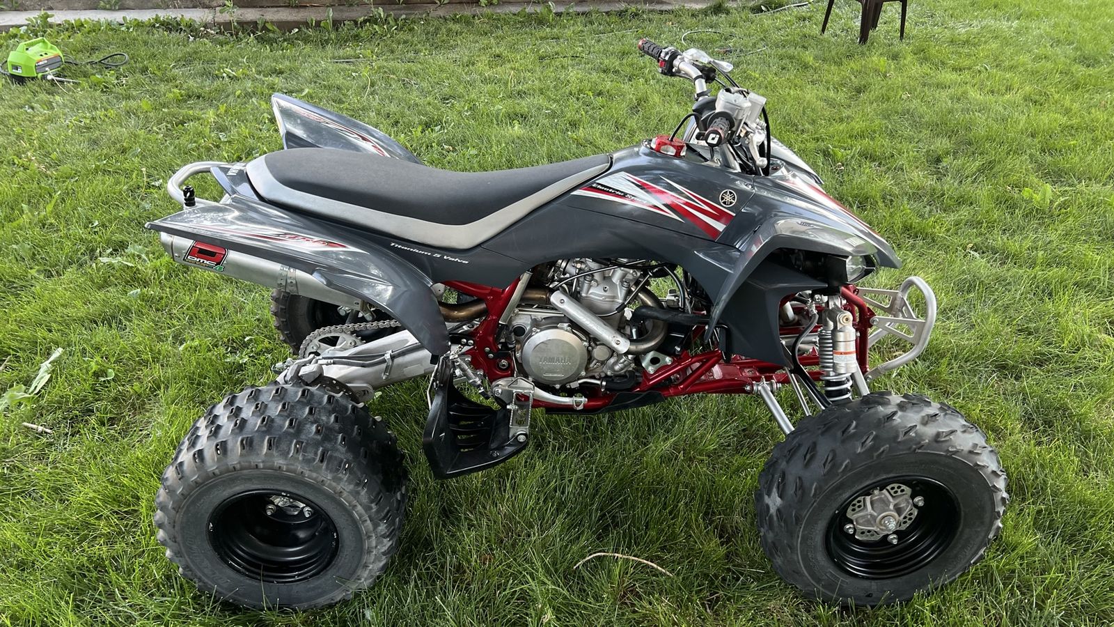2008 Yamaha YFZ 450 red and gray
