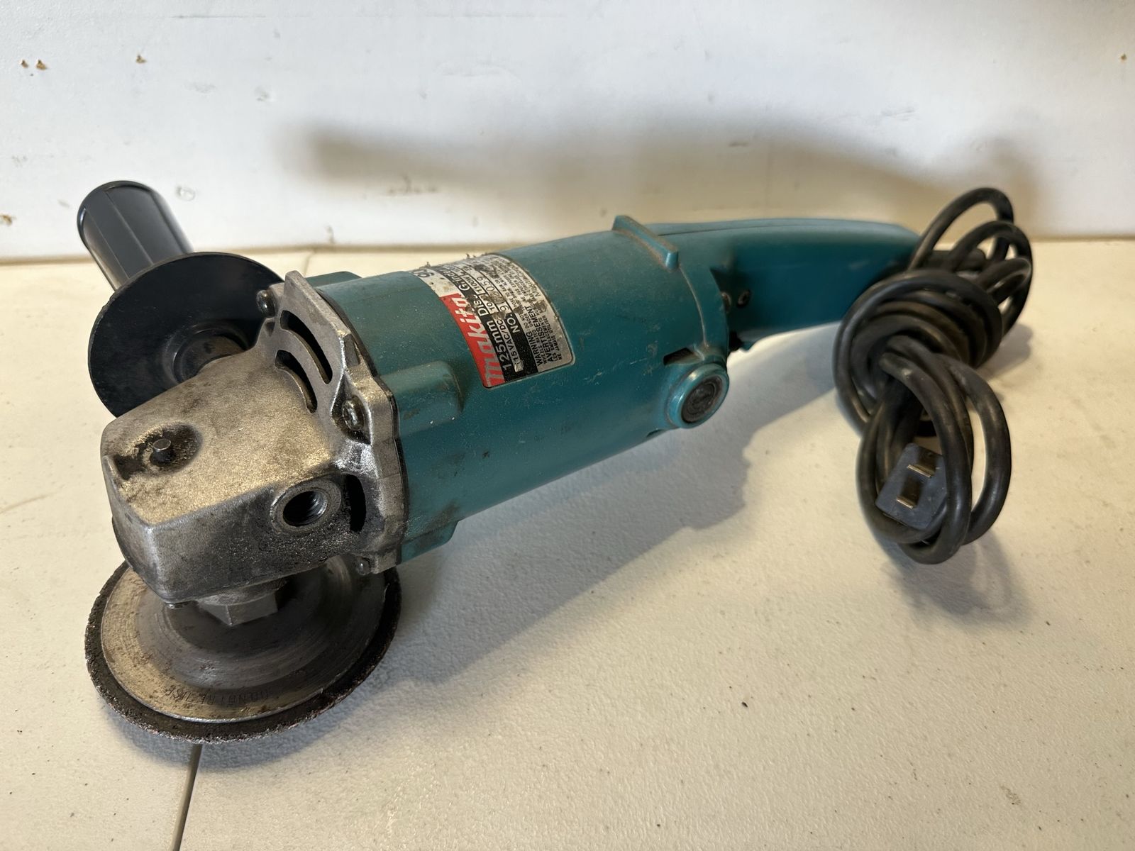 Makita 9005B Angle Grinder 5" 10 Amp 10,000 RPM