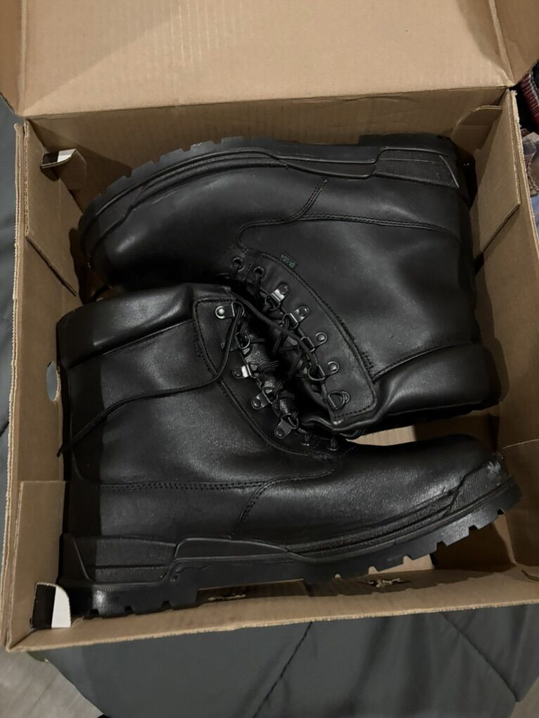 BRAND NEW ROCKY STEEL TOE BOOTS