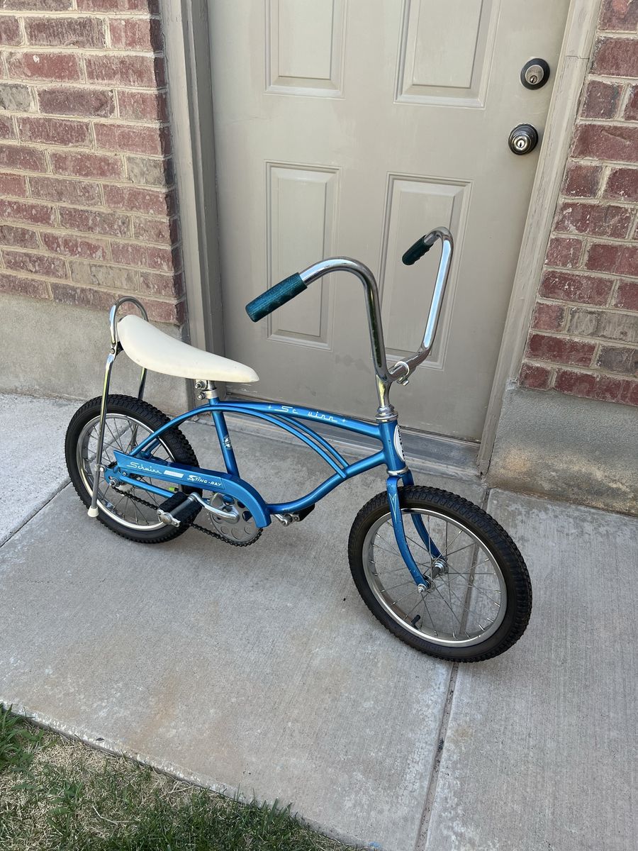 Vintage Schwinn Sting-Ray Junior Bicycle - Blue 16 inch