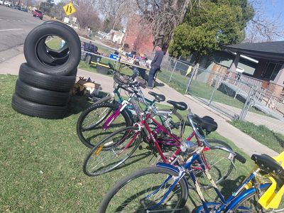 yard sale today saturday 9am-6p