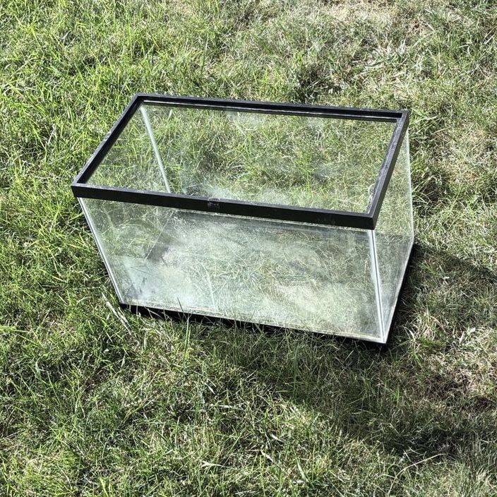 10 Gallon Glass Aquarium Tank with Metal Stand